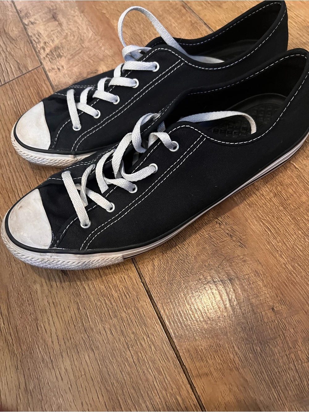 Converse Women’s Sneaker Size 8.5
